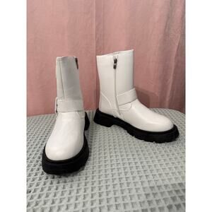 White Chunky Lug Sole Buckle Moto Boots Wild Diva Women’s size 8